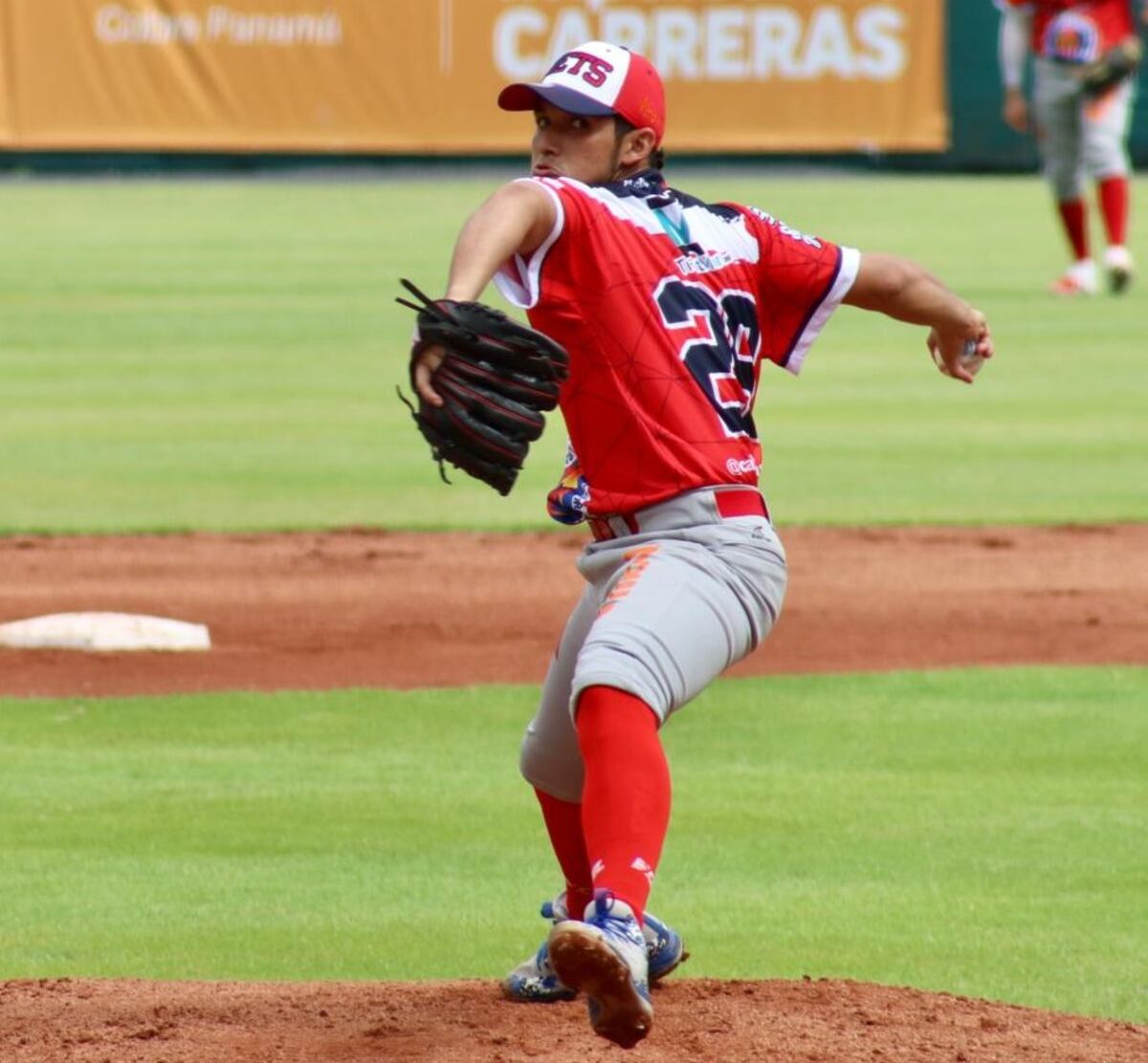 Metro consiguió su primer triunfo en el partido inaugural del Campeonato Nacional de Béisbol Mayor