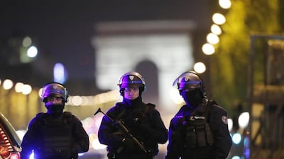 Atentado frustrado en París: Una bomba casera casi estalla en un banco