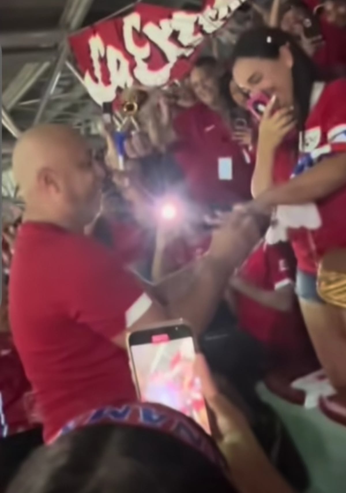 El gol del amor: Le pidió matrimonio frente a miles en el partido Panamá vs. Costa Rica