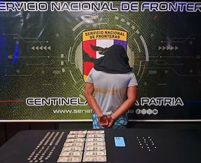 Lo vieron, corrió y cayó: Lo agarran con presunta droga cerca de un plantel educativo en Bocas del Toro +VIDEO