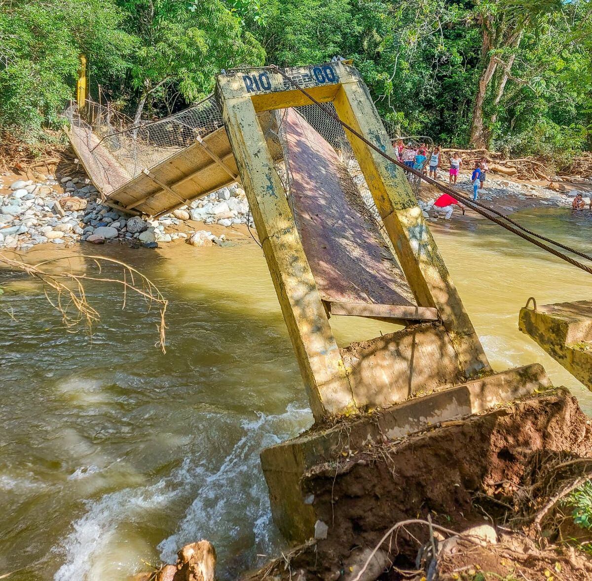 Lluvia colapsa puente sobre el río Co, en Huacas de Natá, Coclé