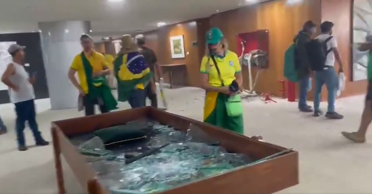 Bolsonaristas invaden sede del gobierno de Brasil