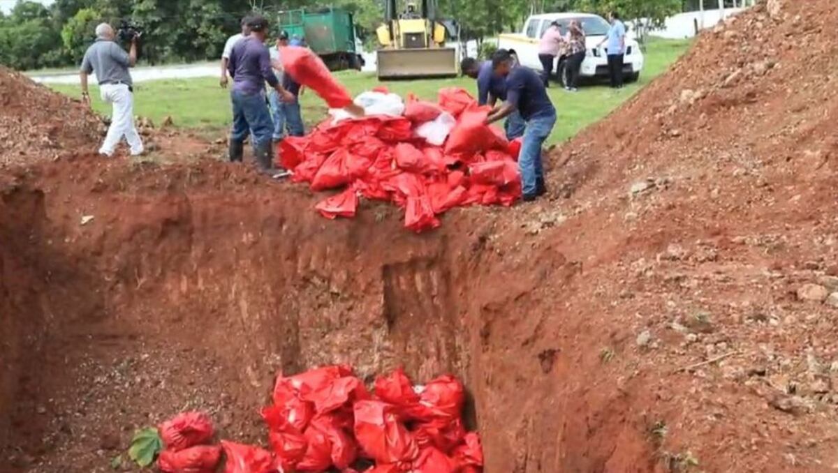 Alcaldía de Panamá pide disculpas por vídeo que muestra trato a restos humanos