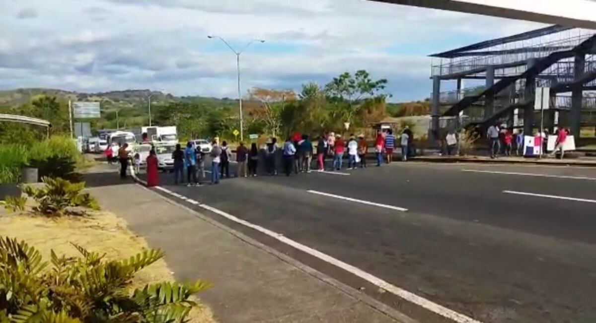 Salen a la calle. Piden veto presidencial a la ley de reelección de rectora de Unachi