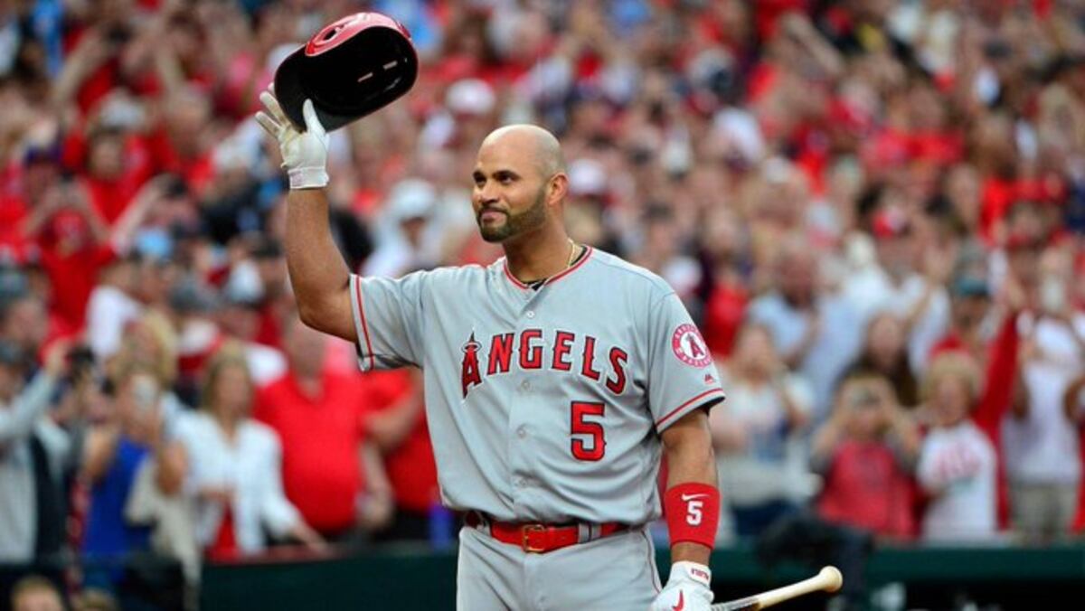 ¡Aplausos de pie para Albert Pujols! Pagará salario de empleados de LAA en Dominicana