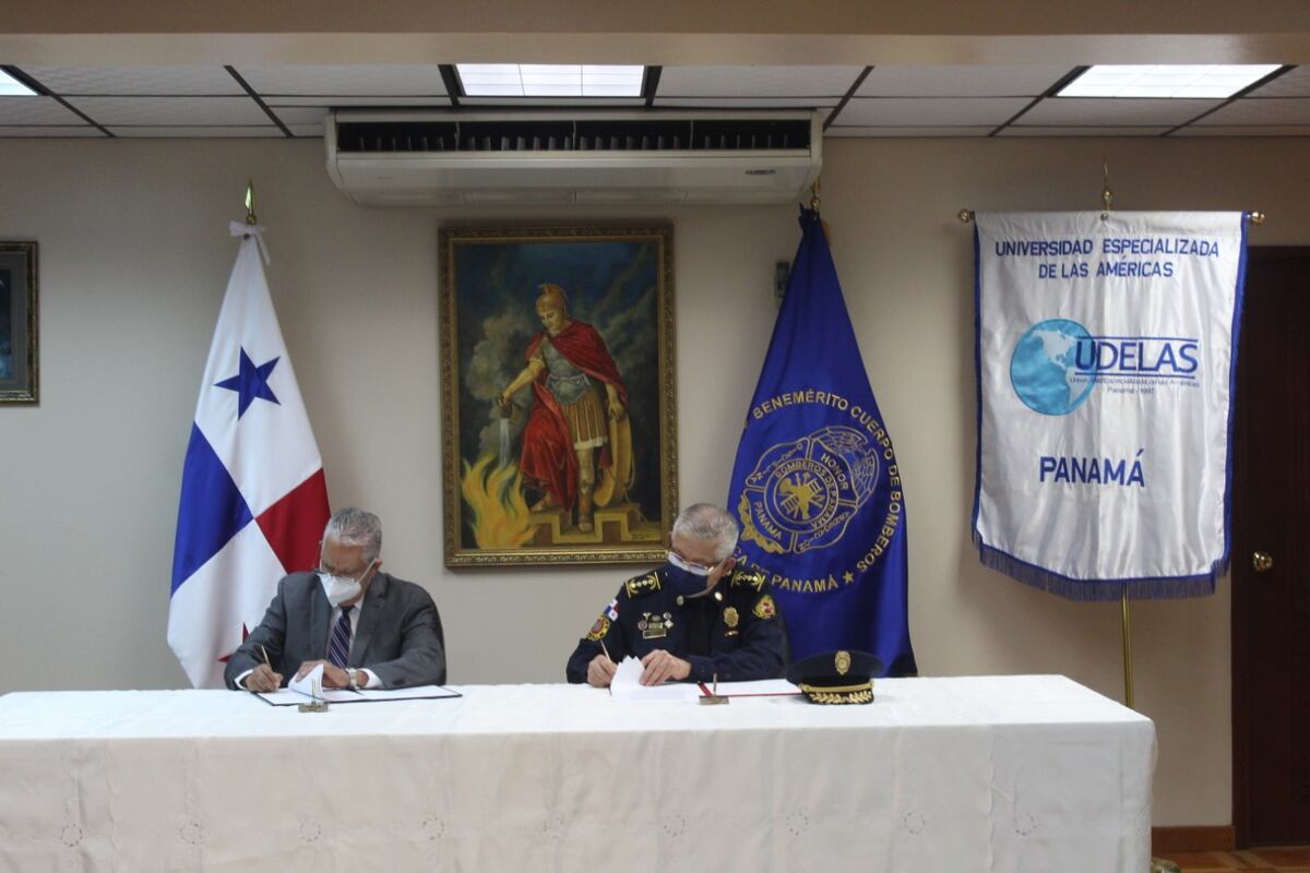 Bomberos y Udelas firman convenio de cooperación académica interinstitucional