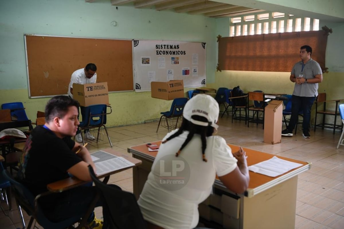 El expresidente Varela encabeza la lista de candidatos al Parlacen del Partido Panameñista