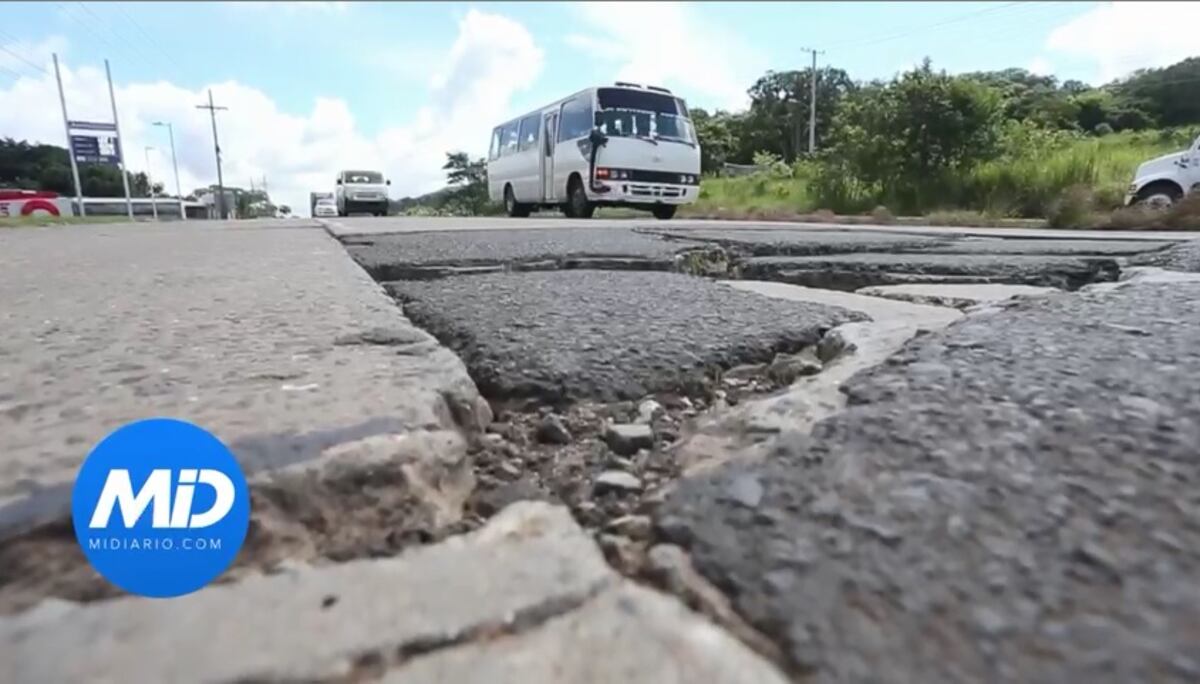 Ministro del MOP debe rendir cuentas hoy ante la cantidad de  huecos que hay por casi todas las calles del  país. Video