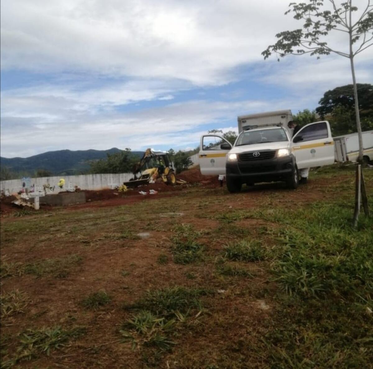 Foto desgarradora. Entierran a más de 40 cadáveres que no fueron reclamados por sus familiares en Panamá