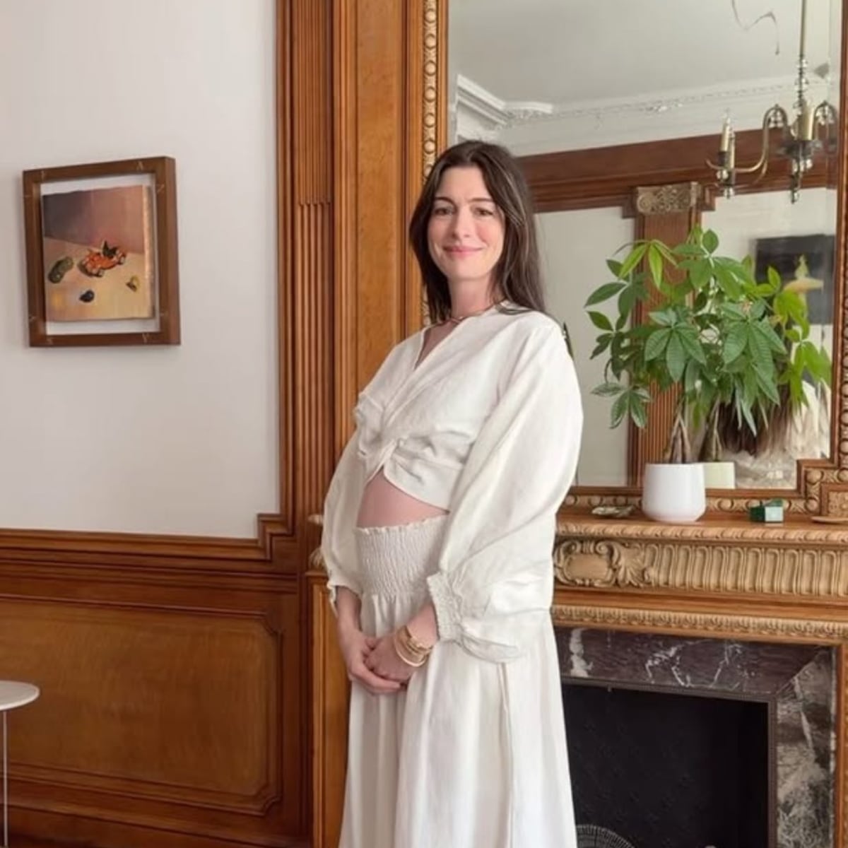 Anne Hathaway anuncia que espera a su tercer hijo