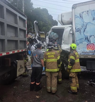 ÚLTIMA HORA. Triple colisión en El Espino deja cinco heridos y dos personas atrapadas; bus, volquete y camión de reparto + Videos