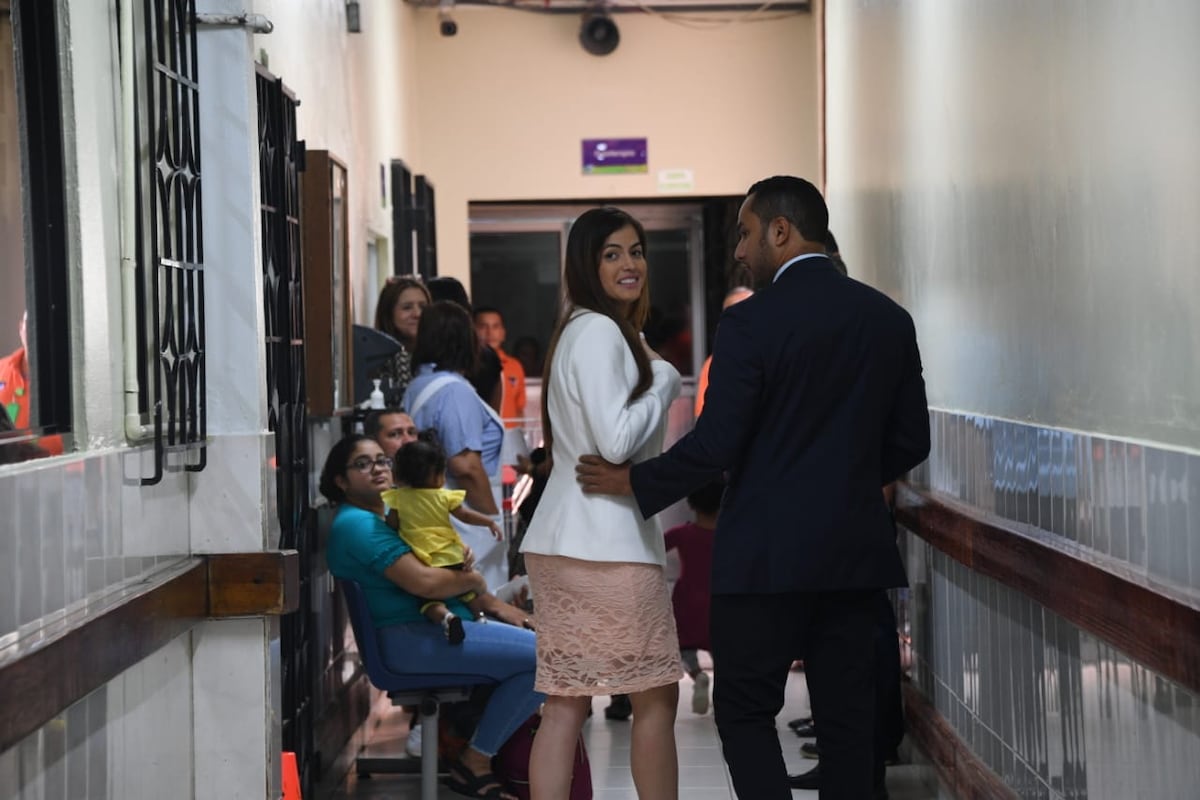 Diputada Génesis Arjona se desmaya en el Hospital del Niño. Video