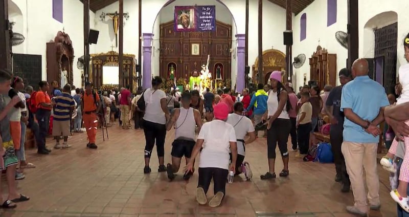 Peregrinos acompañan al Cristo Negro de Portobelo en su gran festividad