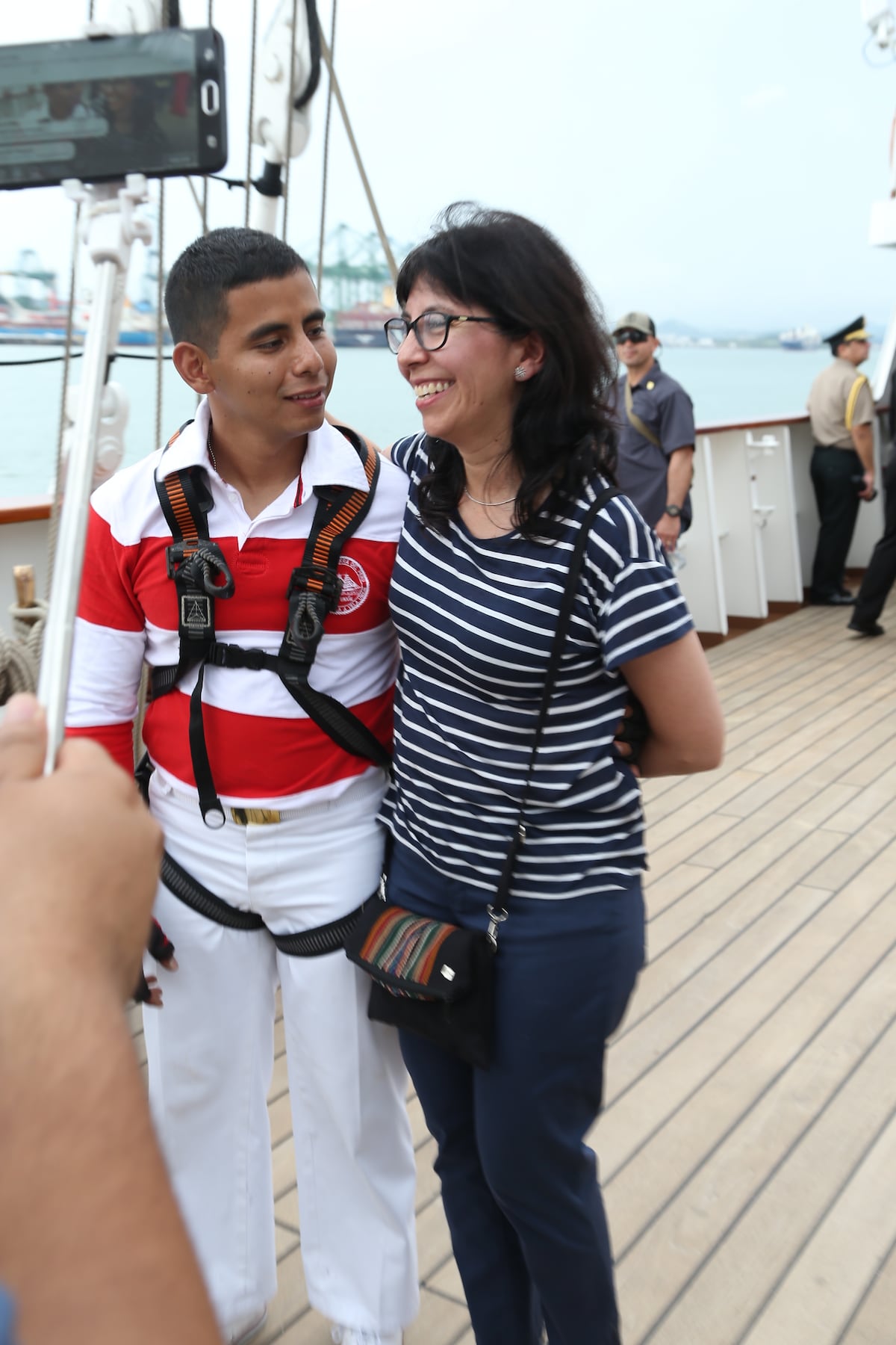 Con grandes honores reciben a buque escuela de la Marina de Guerra del Perú en Panamá