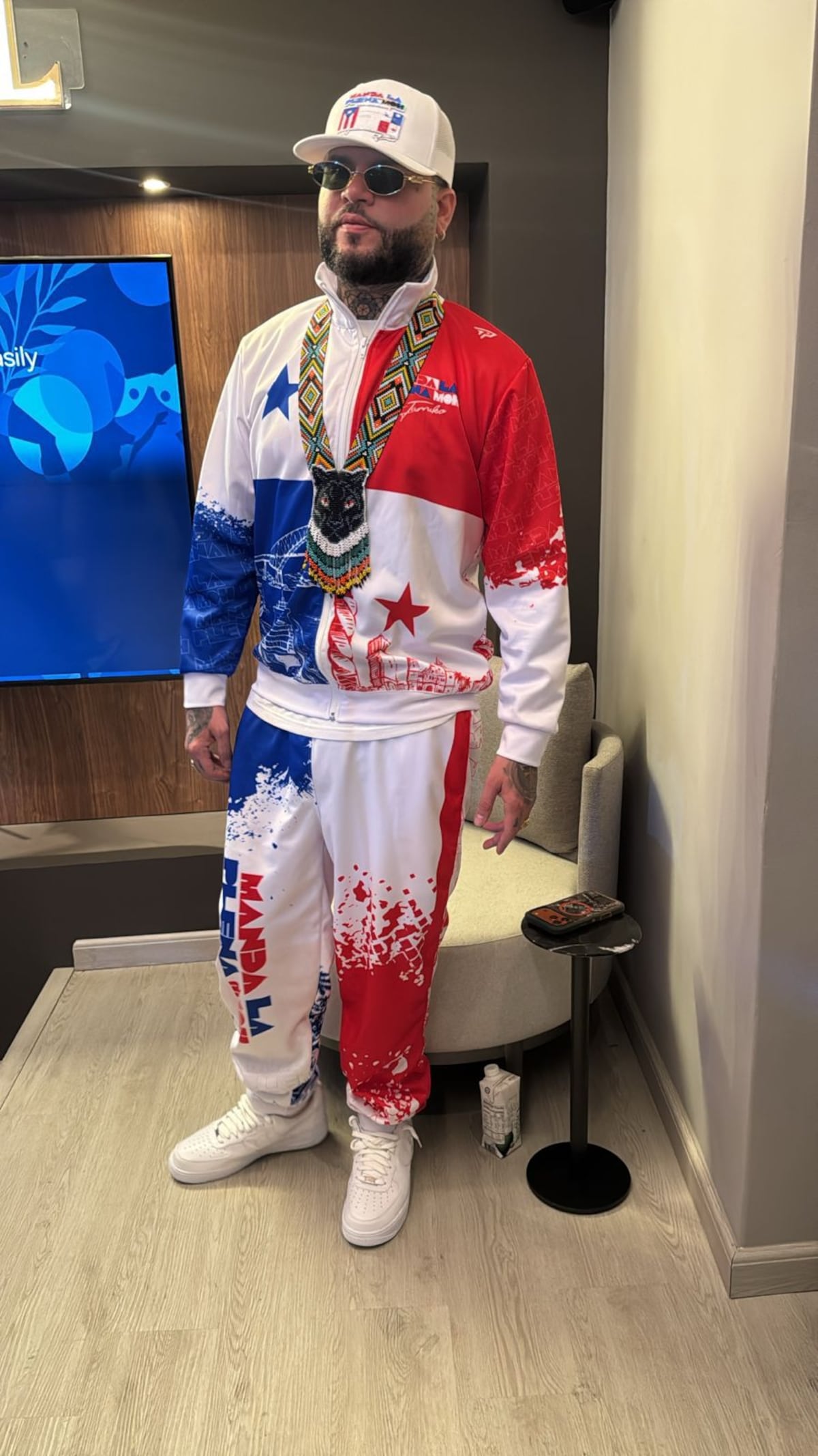 Farruko brilló con outfit panameño en la inauguración de los Juegos Suramericanos