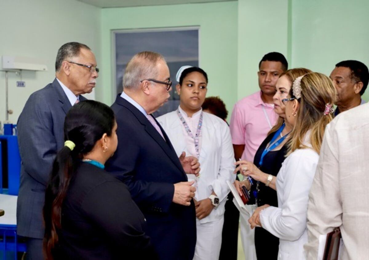 Lau Cortés, director de la CSS, sorprende. Habla directamente con los pacientes para saber sus necesidades médicas