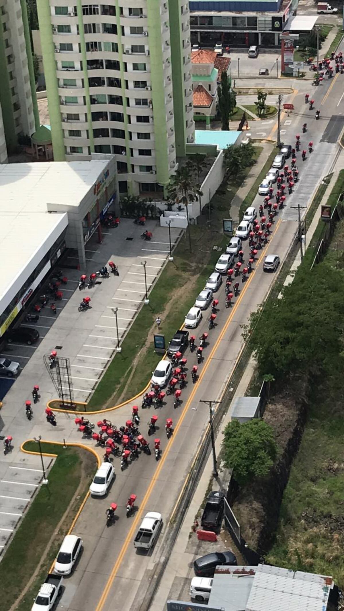 Cancelan 50 salvoconductos de Appetito24 por uso inadecuado. Motorizados protestan alegando conflicto laboral