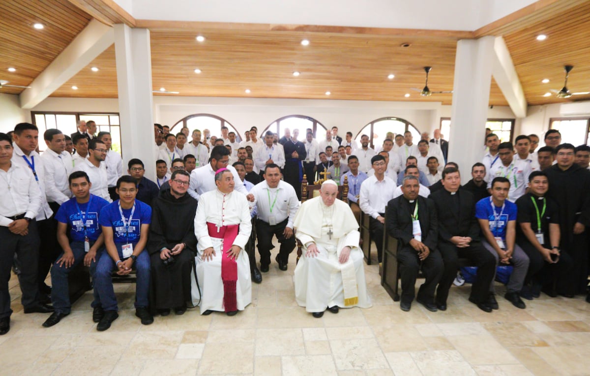 Monseñor Ulloa: ‘No es antinatural proponer a un niño que se plantee ante el Señor’