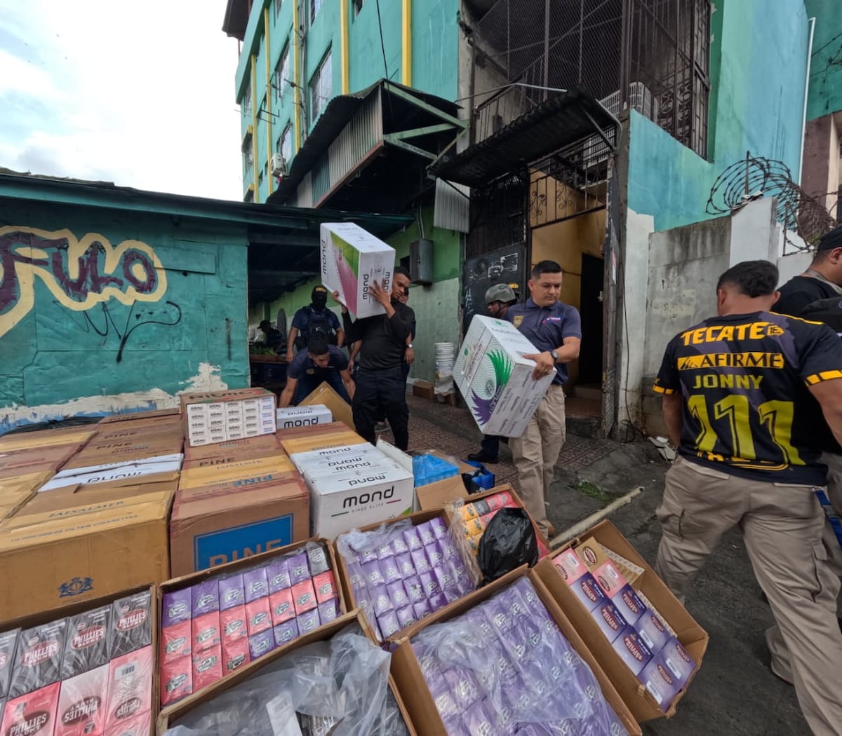 Hojas feeling y cigarrillos: Más de 160 mil dólares en mercancía de contrabando caen en Calidonia