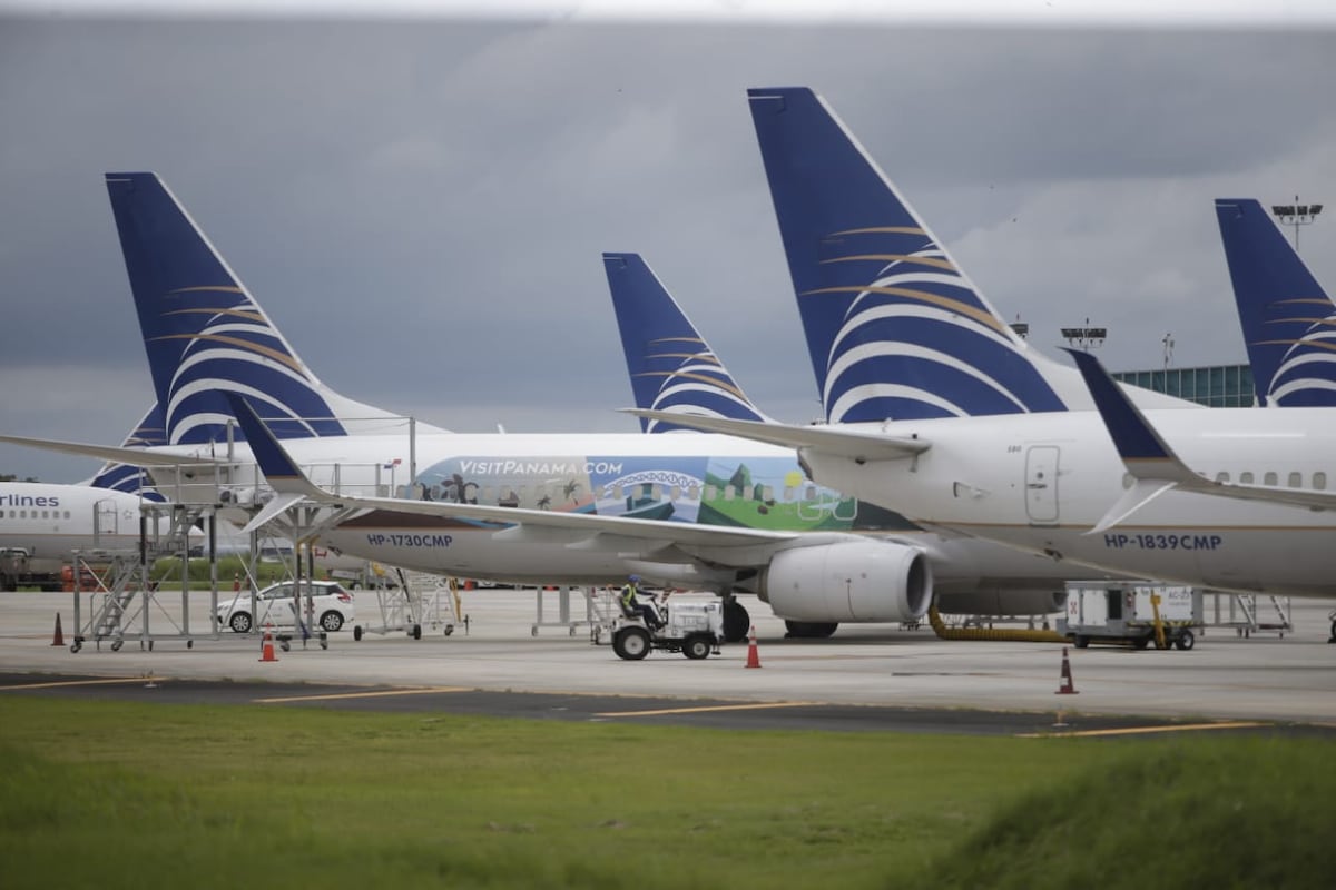 El 12 de octubre se reanuda la aviación comercial 