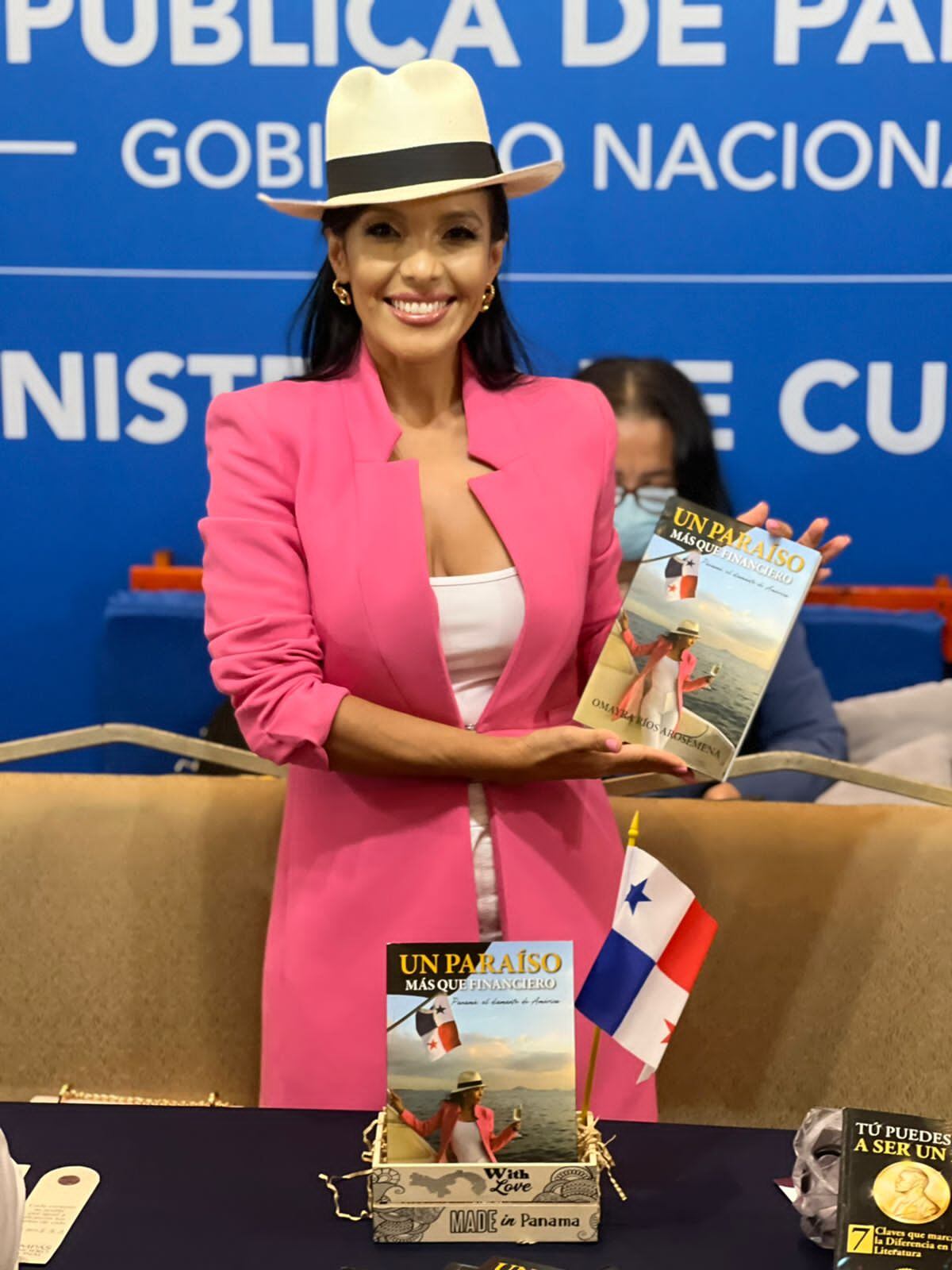 No lo podría creer. Abogada panameña logra el récord de vender todos sus libros en solo 11 minutos en la feria