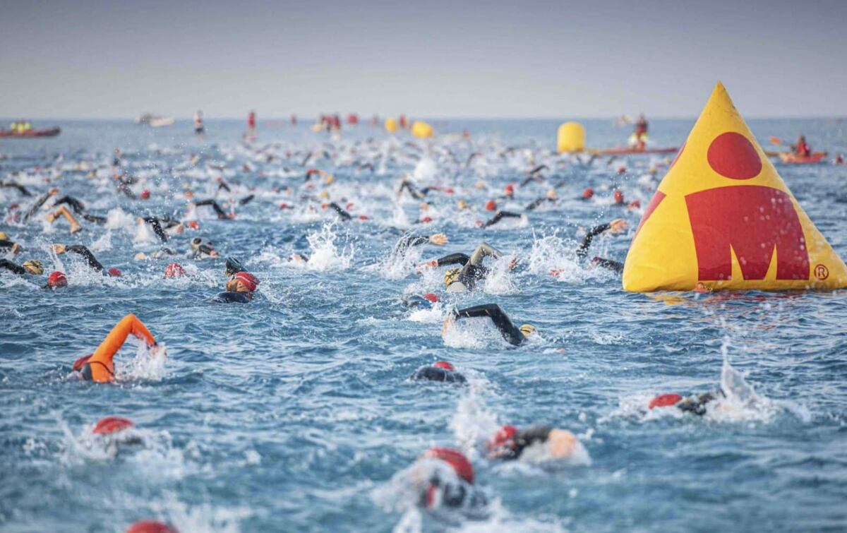 ¡Terror en el Ironman! Triatletas enfrentan las picaduras de medusas y ponen en jaque a los atletas más duros del mundo