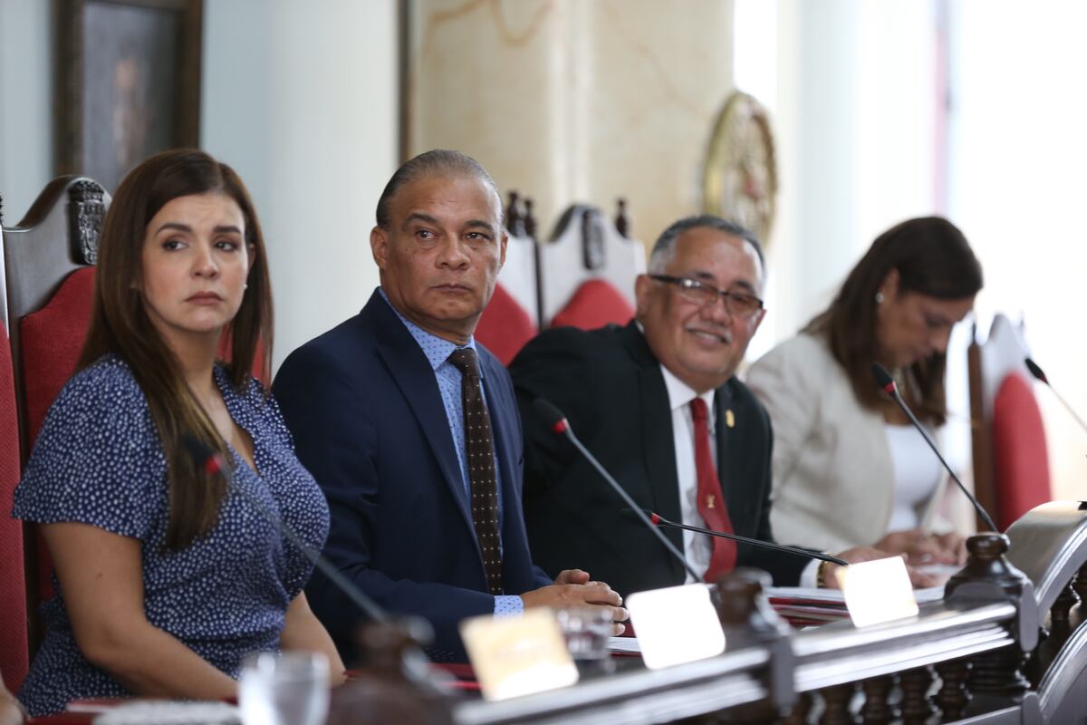 Alcalde Fábrega pasa factura a Concejales que le pararon la consulta de la playa