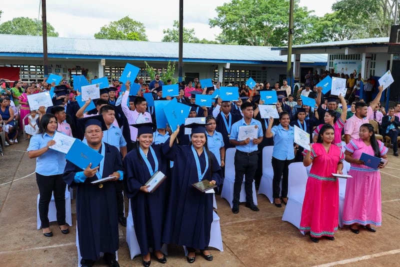 UDELAS gradúa a 153 profesionales en dos zonas indígenas