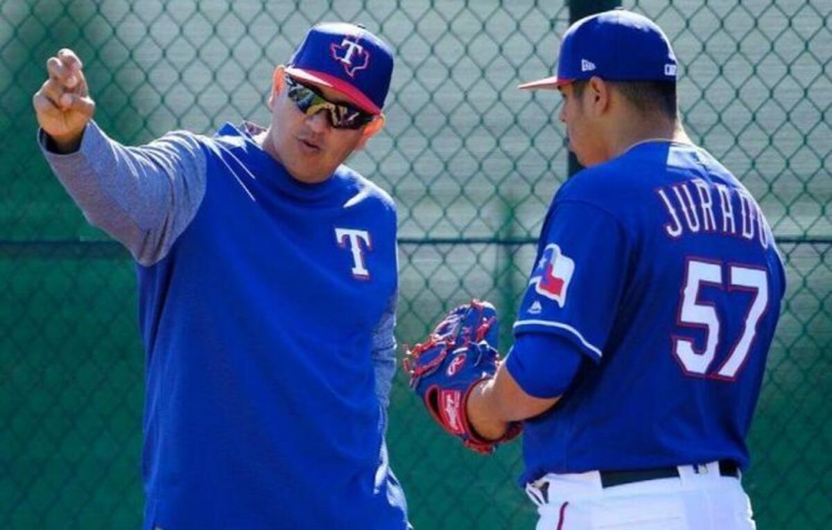 Los Rangers se separan del entrenador panameño de pitcheo Julio Rangel