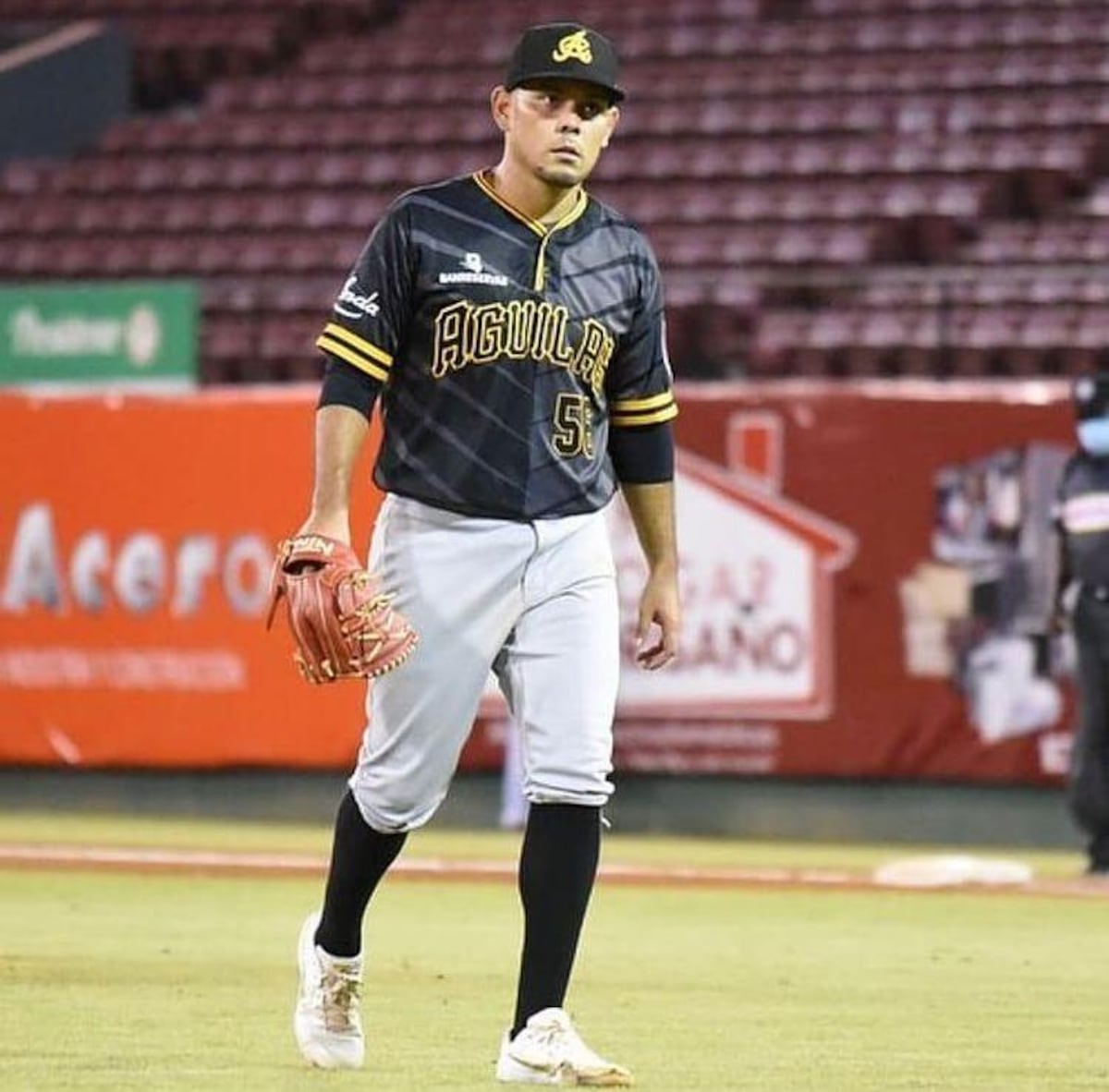 Chiricano Andy Otero se lleva la victoria en final de béisbol dominicano. Video