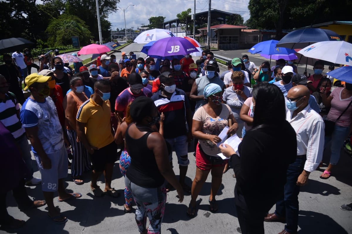 Moradores de Panamá Viejo están en la calle piden sus bonos. Video