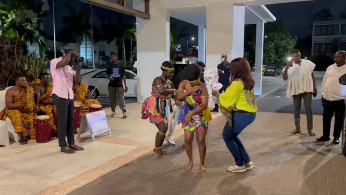 Primicia. Diputada princesa panameña llegó a Ghana, la tierra de su príncipe y así fue recibida. Chequee. Video