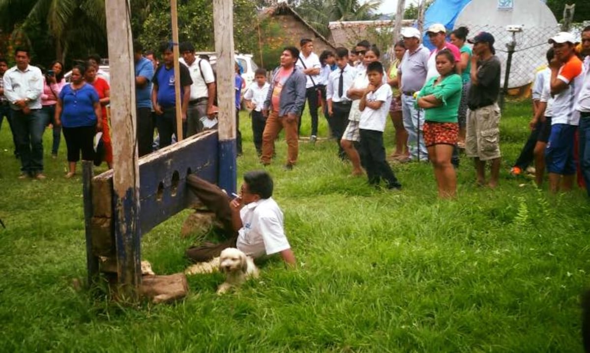 PA'L CEPO. Alcalde en Bolivia es castigado por incumplimiento