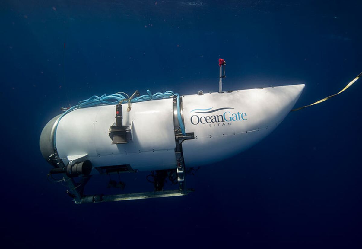 Solo le quedan 40 horas de oxígeno a los tripulantes del sumergible que iba al Titanic