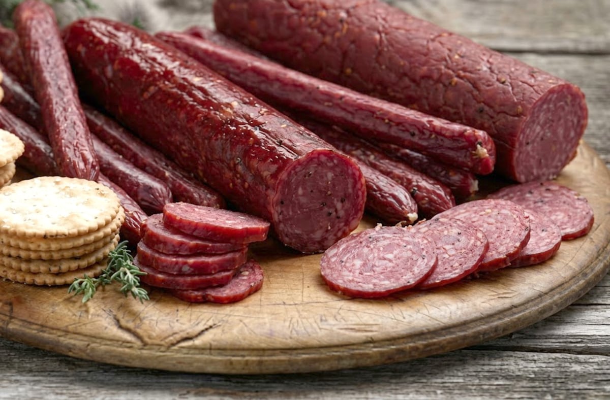 Carne procesada: ¿Qué riesgos reales implica su consumo diario?