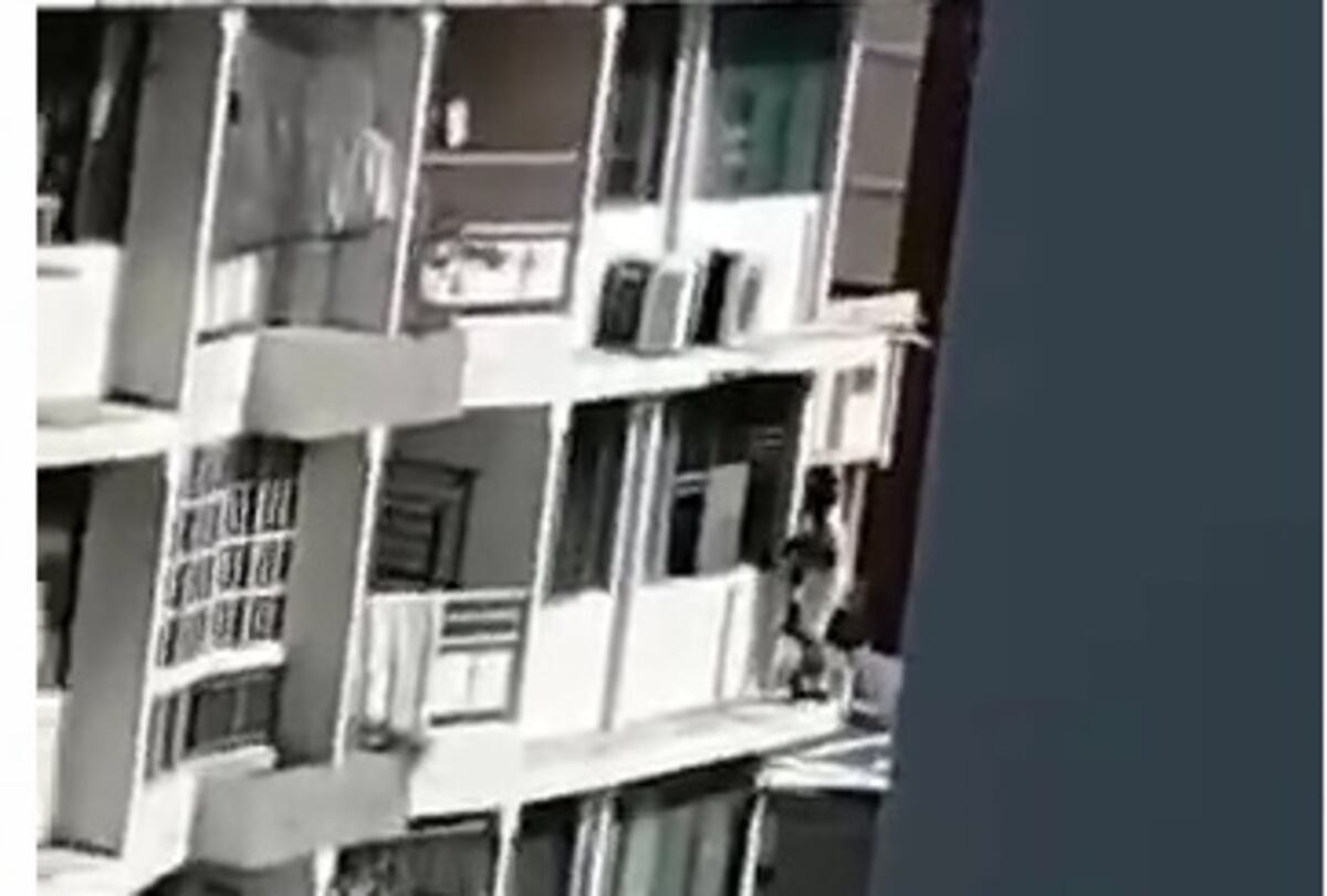 Hombre amenaza con lanzarse desde un séptimo piso en Vía Veneto.  Bomberos atienden la emergencia. Video