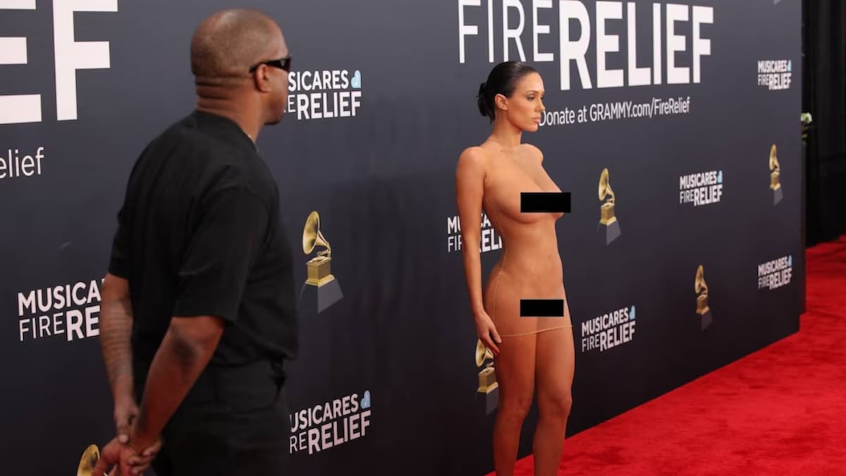 El escandaloso ‘look’ de Bianca Censori en los Grammy 2025 sigue dando que hablar