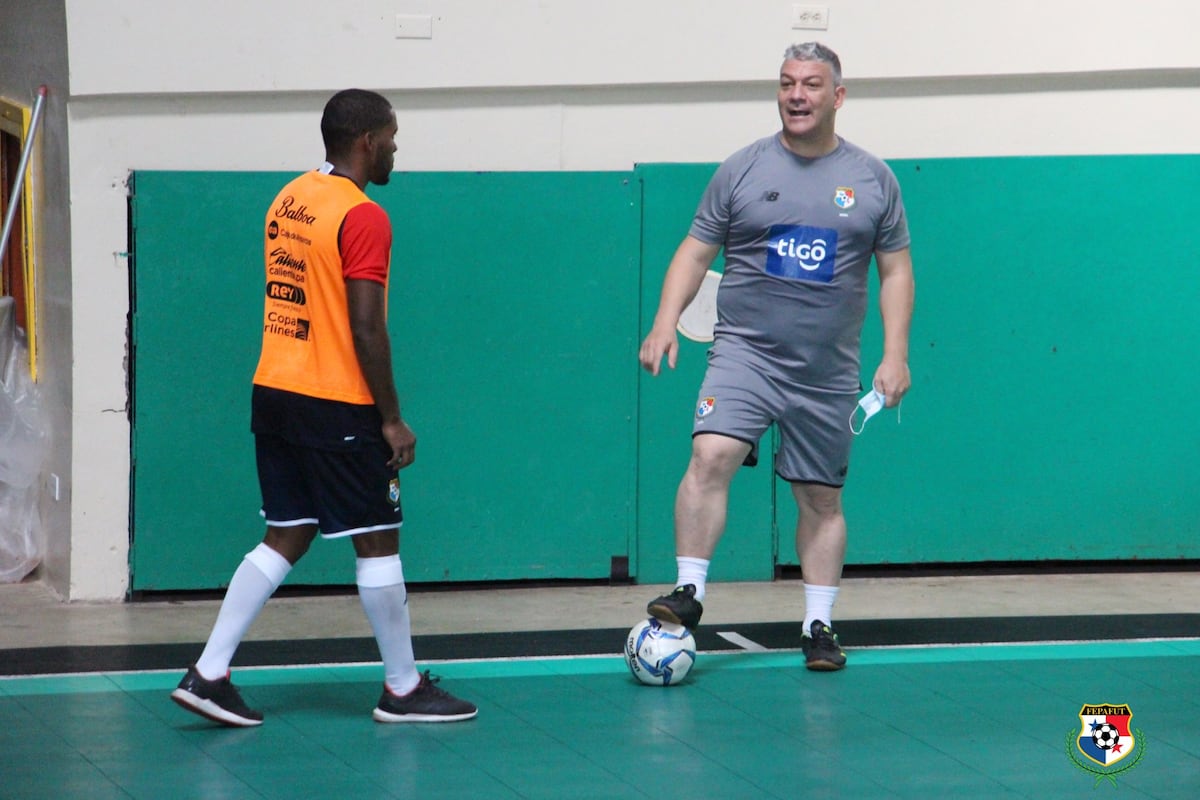 Selección de Futsal cumple su primer entrenamiento en la era Botana