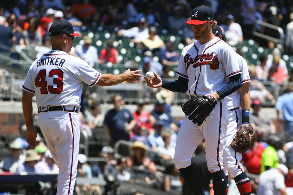 Apalean a los Bravos del panameño Johan Camargo