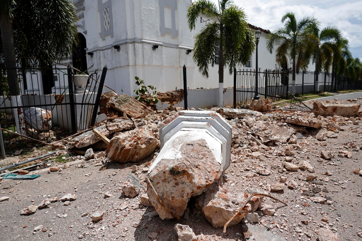 Monseñor Ulloa llama a que no se enfríe la solidaridad tras el terremoto: ‘La iglesia no se derrumba cuando se dañan sus paredes’