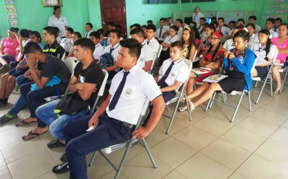 Capacitan a jóvenes chitreanos en prevención de uso de drogas