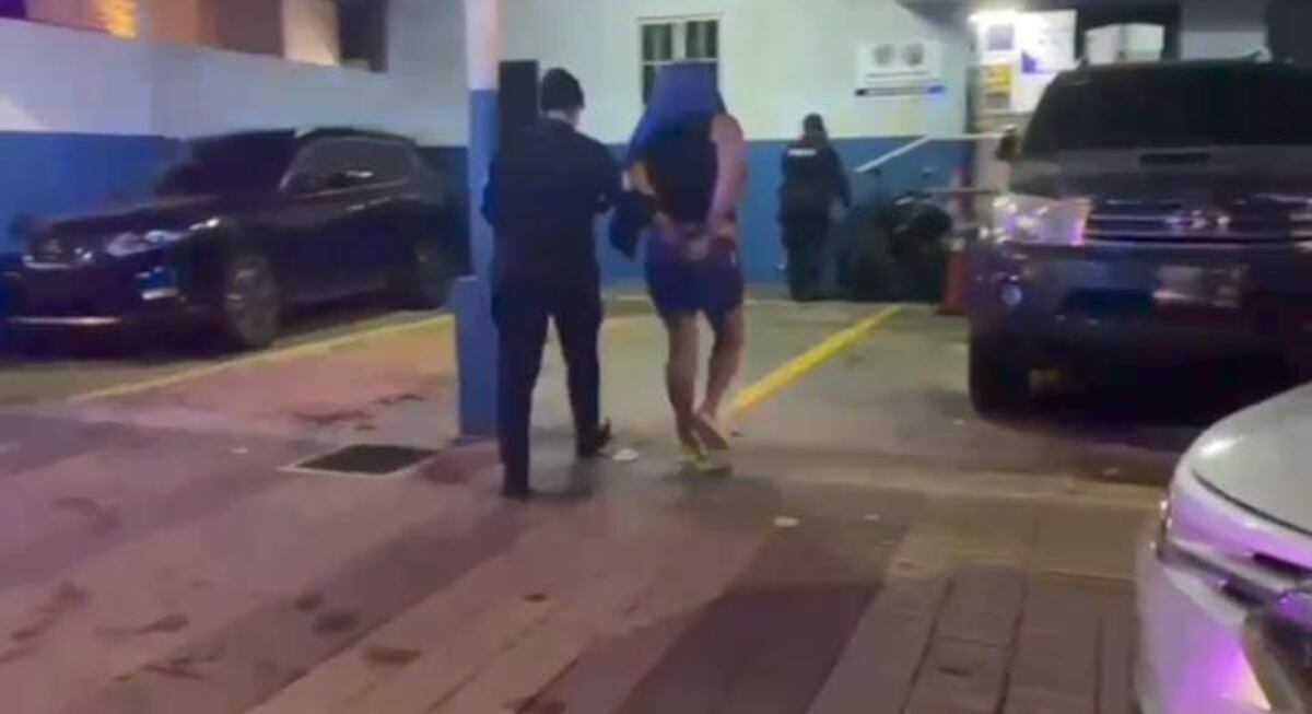 Video. Dos mujeres asaltaron a un turista danés y pidieron un taxi para escapar