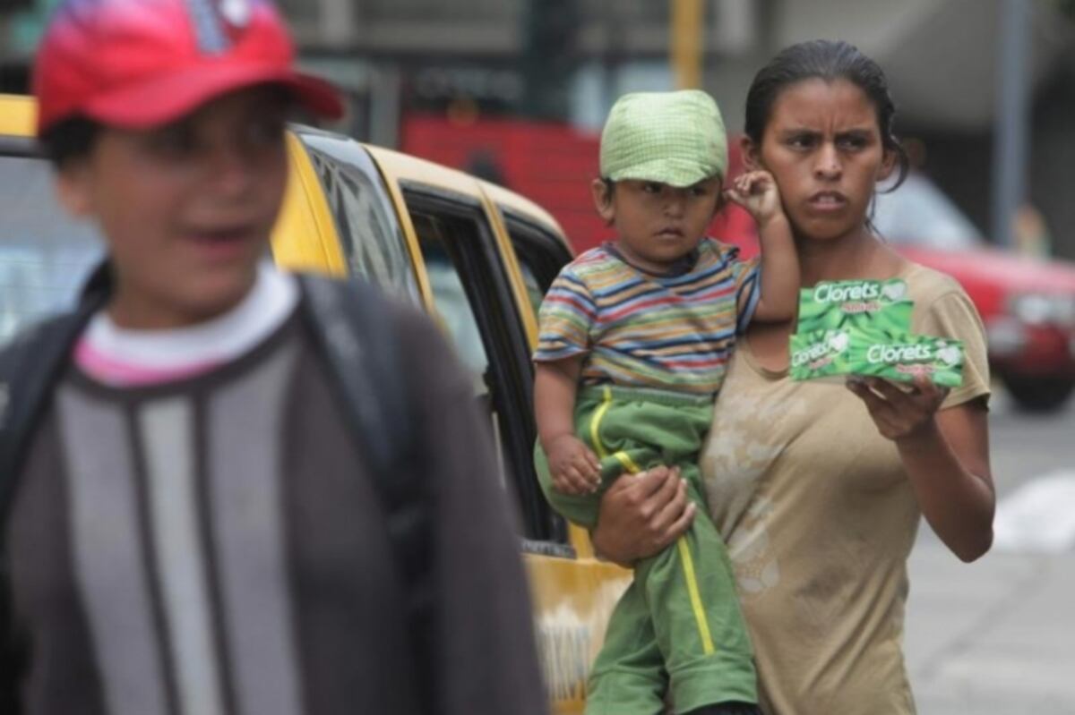 Más de 56.000 mujeres adolescentes conviven con una pareja mayor en Perú