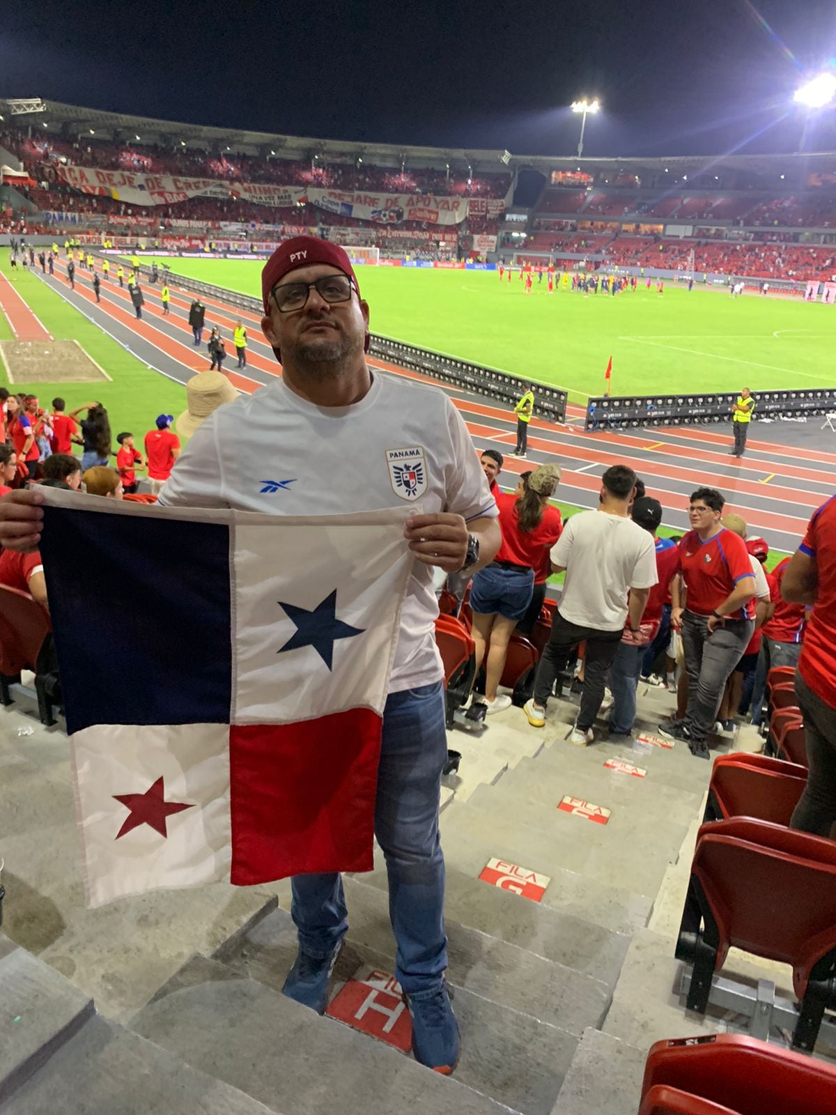 José ‘El Chorrerano’ y la Marea Roja: La pasión por la selección de Panamá que desbordó el Rommel 