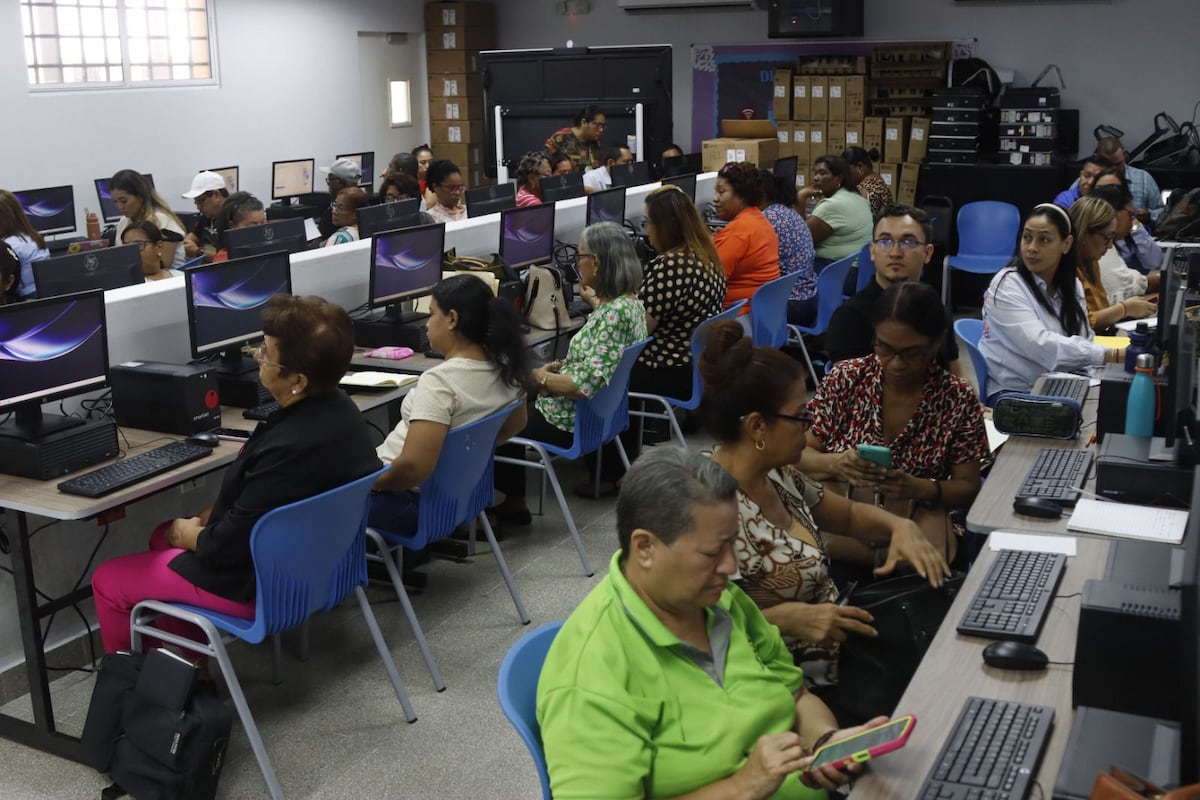 Inteligencia Artificial llega a las aulas: Meduca capacita a docentes en nuevas tecnologías