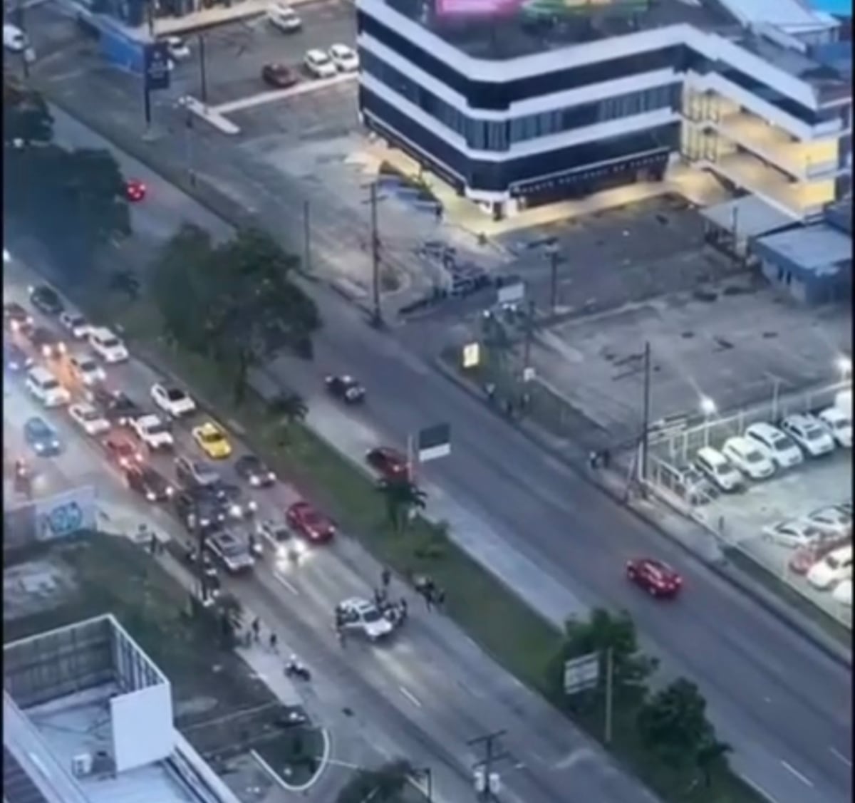 HORROR | Lo siguieron en plena hora pico y lo acribillaron: cae ‘John Wick’ en Tumba Muerto