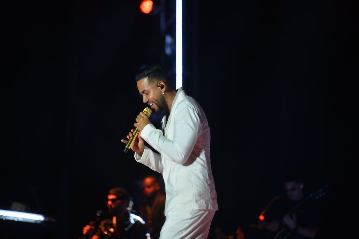 Lluvia, multas de tránsito, hurtos y venta de capotes fue lo que sucedió en el concierto de Romeo Santos 