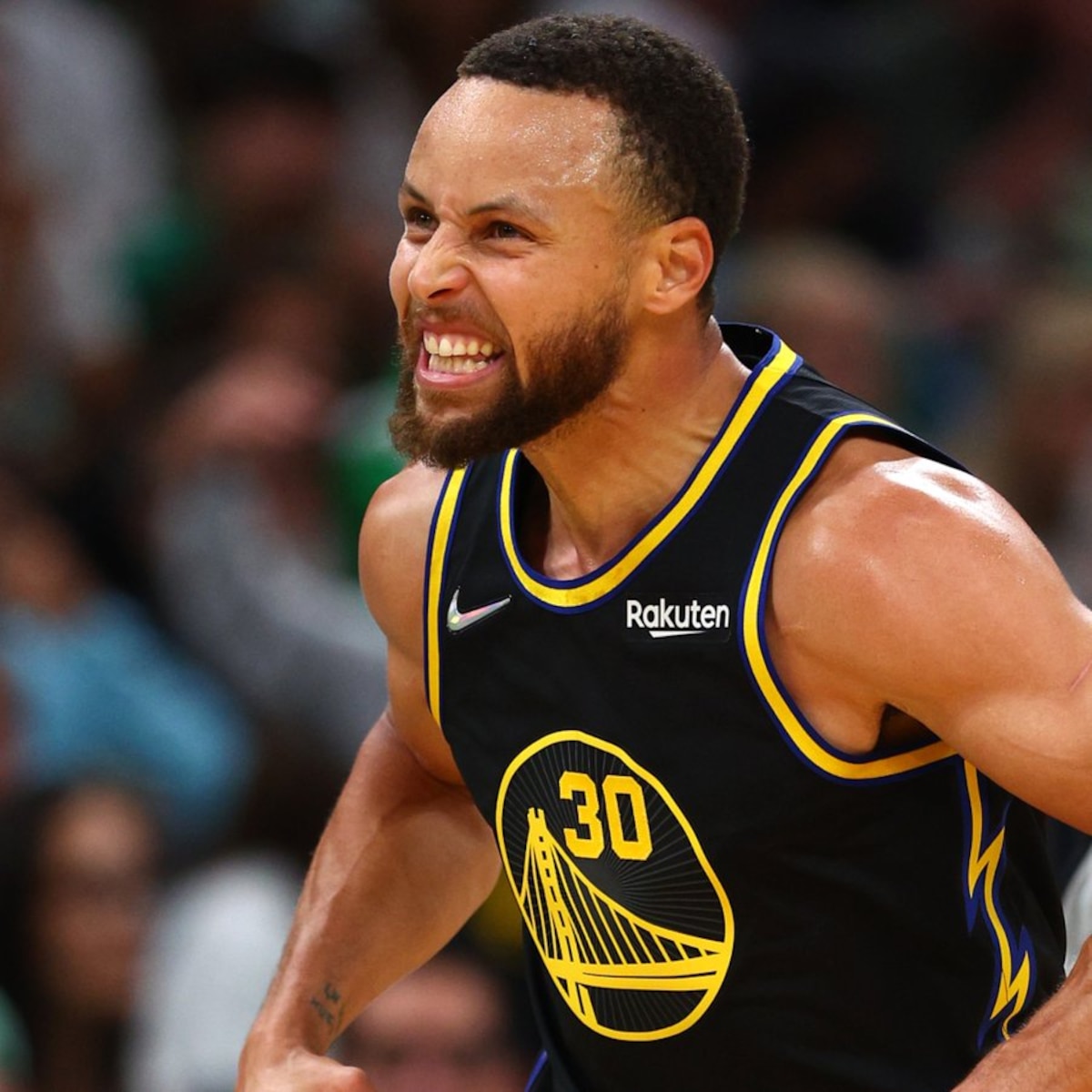 Curry comanda a los Warriors para vencer a los Celtics y empatar la serie final