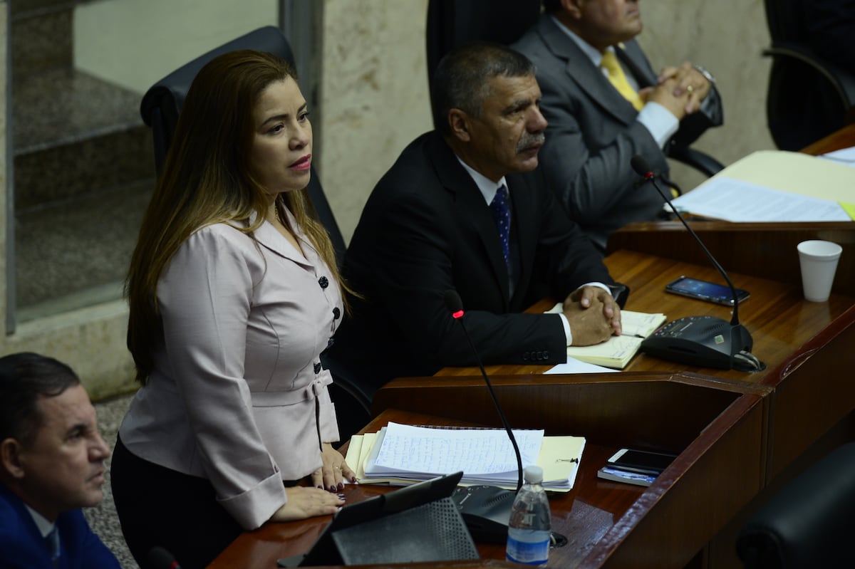 Por supuesto acoso sexual y laboral, pleno cita al Defensor del Pueblo para que responda | VIDEO