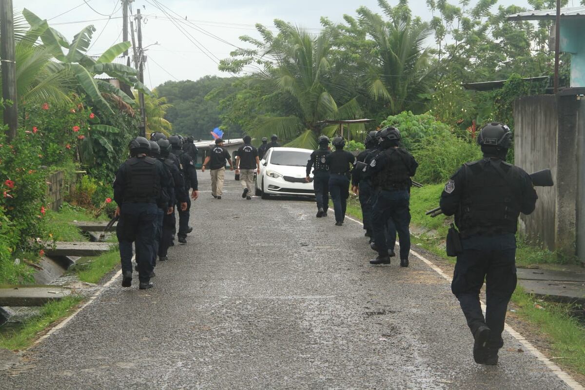 Policía formaba parte de pandilla. Lo agarraron durante un operativo en Colón